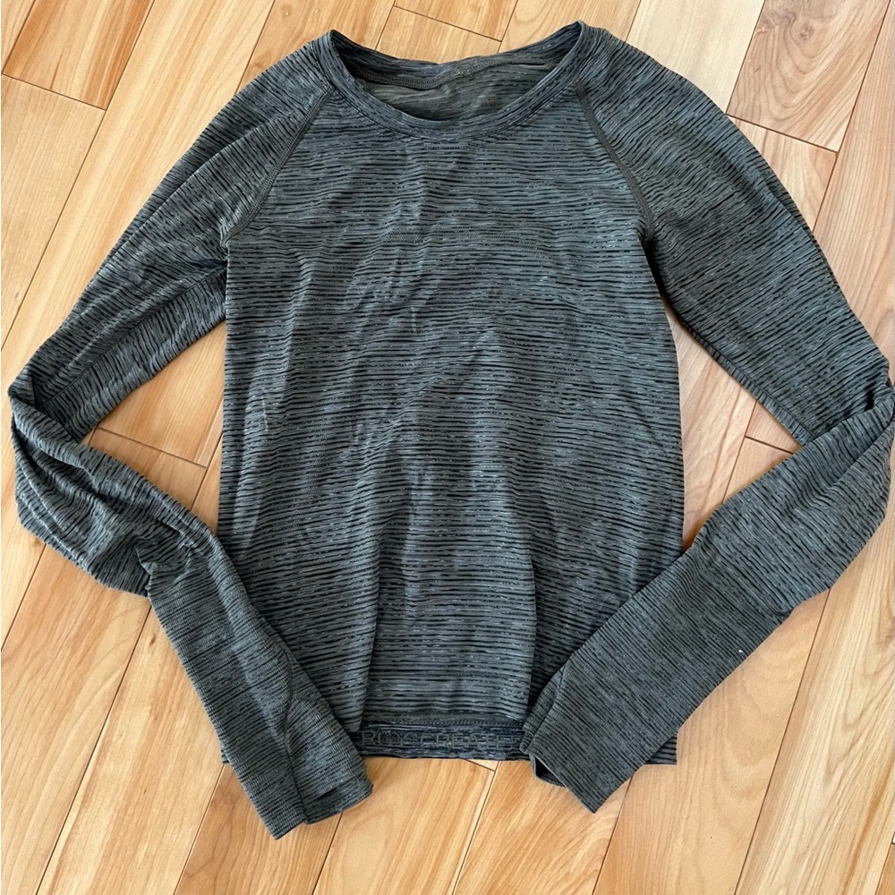 Lululemon race length swiftly tech long sleeve green size 4